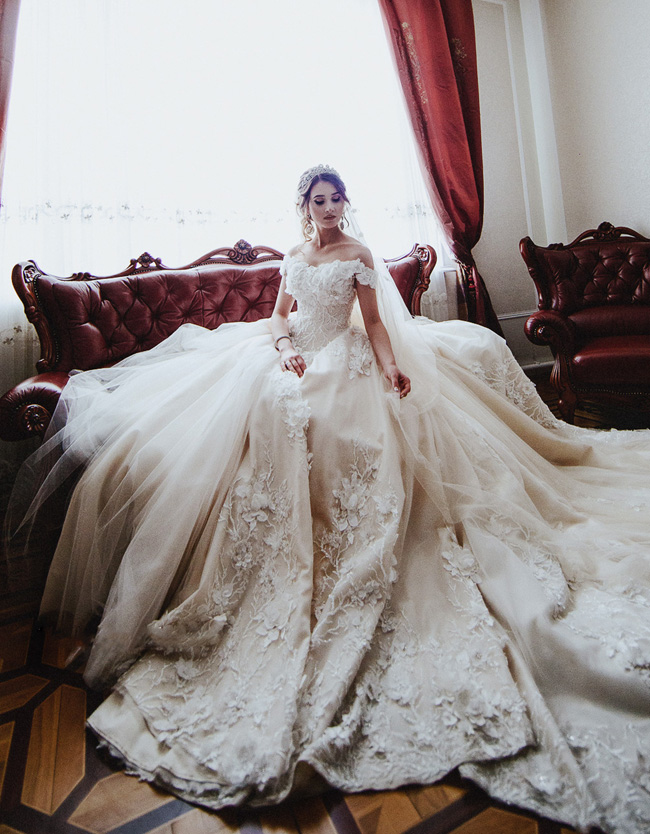Captivating bridal portrait featuring an exceptionally beautiful gown!