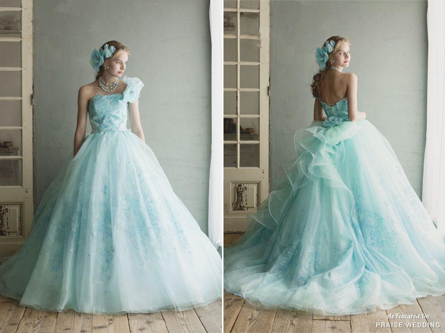 We're graced with gorgeousness thanks to this lovely blue floral gown from Yumi Katsura!
