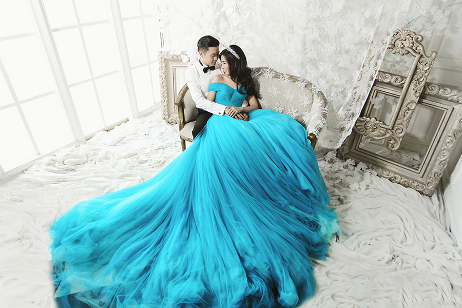 Everything about this prewedding photo is goals! This Bride is a stunning vision in her pretty blue gown!