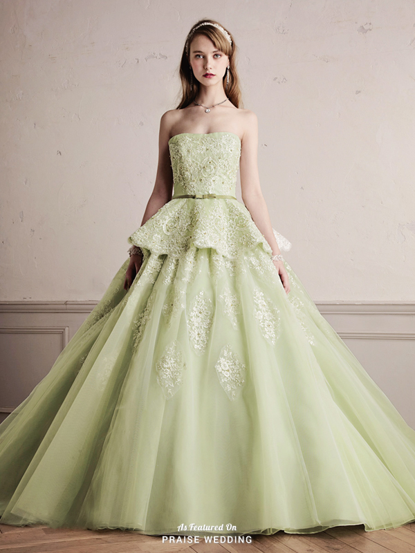 This refreshing light green gown from Jill Stuart is making us swoon!