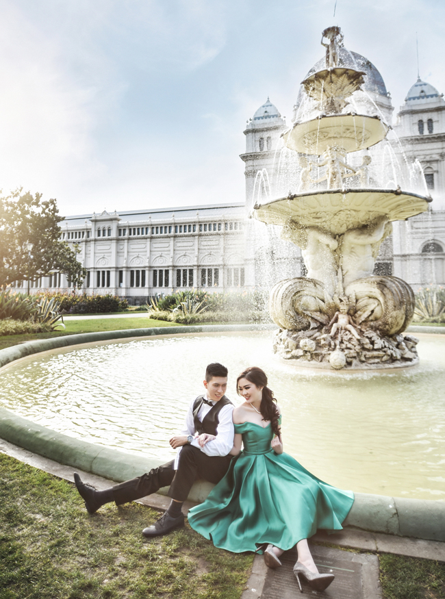 We're speechless over this Melbourne prewedding photo! It's the definition of classic romance!