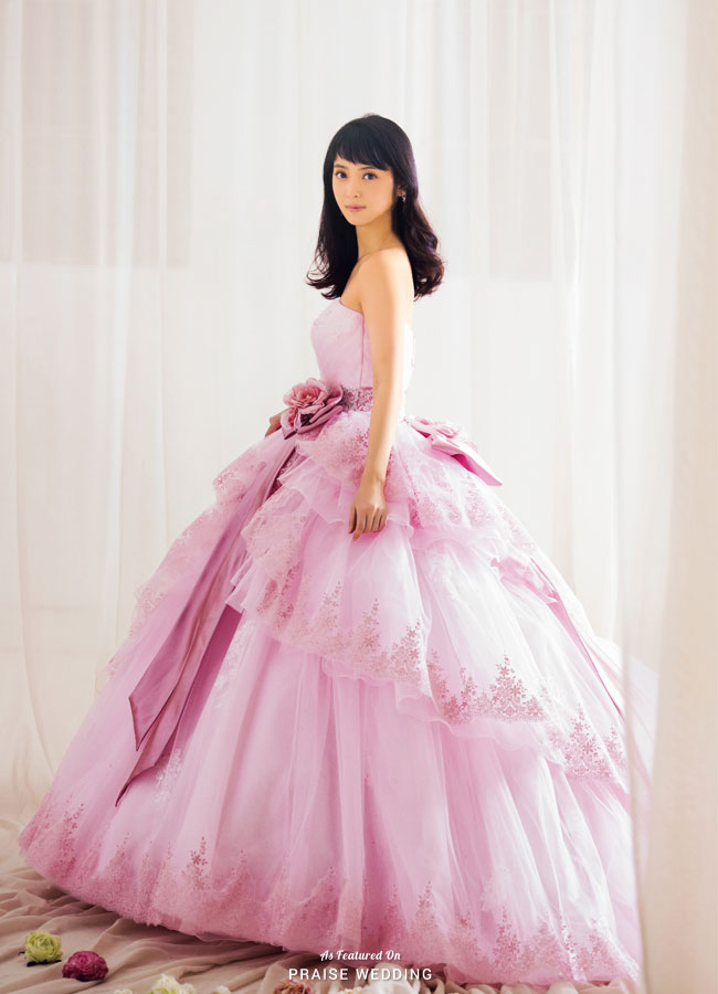 If you're dreaming of a princess-worthy gown, you really need to see this one from Sasaki Nazomi!