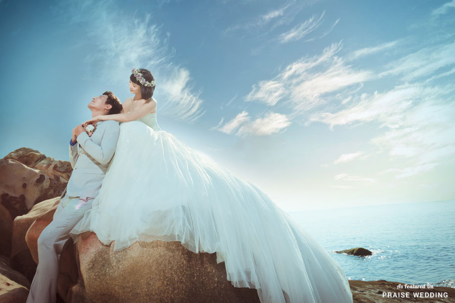 An angelic and refreshing beach prewedding photo to dream of all day! 