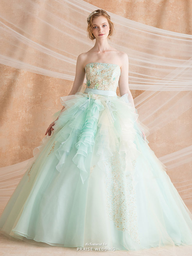 We are totally obsessed with the dreamy color combination of mint + gold, and this gown from TuNoah Wedding explains why!