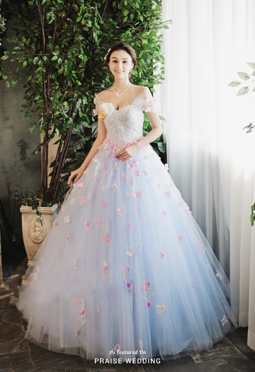 Drooling over this romantic floral gown from YNS Wedding fit for a fairy tale bride!