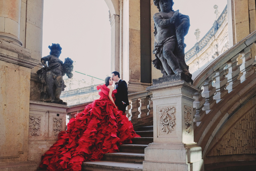 It's a fairytale that begins with a catchy red dress!