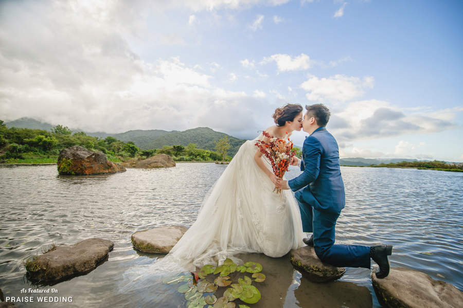 Everything about this photo, from the whimsical chic bridal look to the beautiful natural backdrop, is goals!