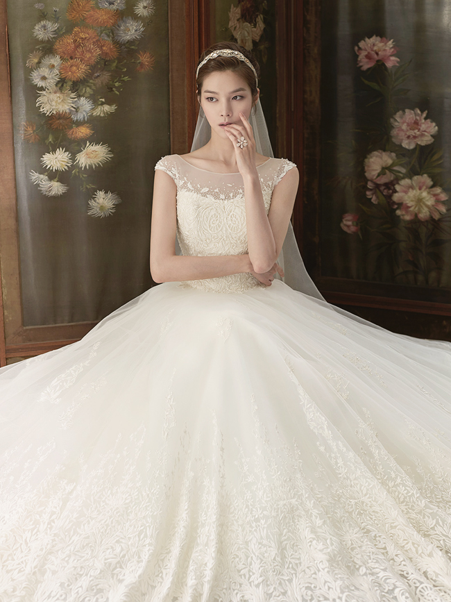 Nothing tops classic lace embroideries! This delicate wedding dress from Atelier Laurier says it all!