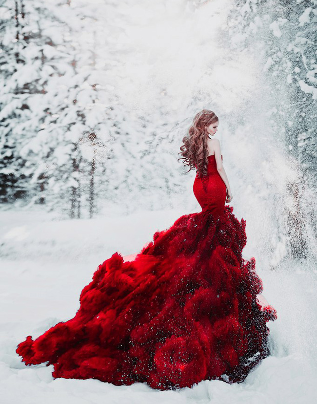This fashion-forward bridal portrait in the snow is off the charts beautiful! 