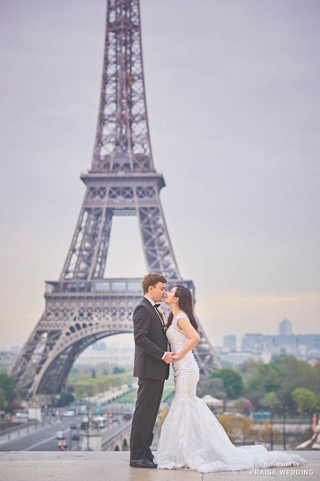 Classic, elegant, and stylish, this Paris prewedding photo is so incredibly breathtaking!