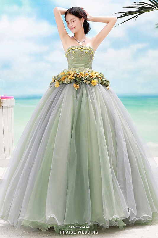 Refreshing chic floral gown from Dathy Bridal overflowing with tropical romance!
