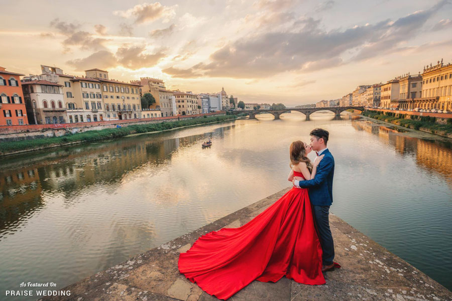 This romantic Florence prewedding photo with the perfect blend of classic and modern mix is a total W-O-W!