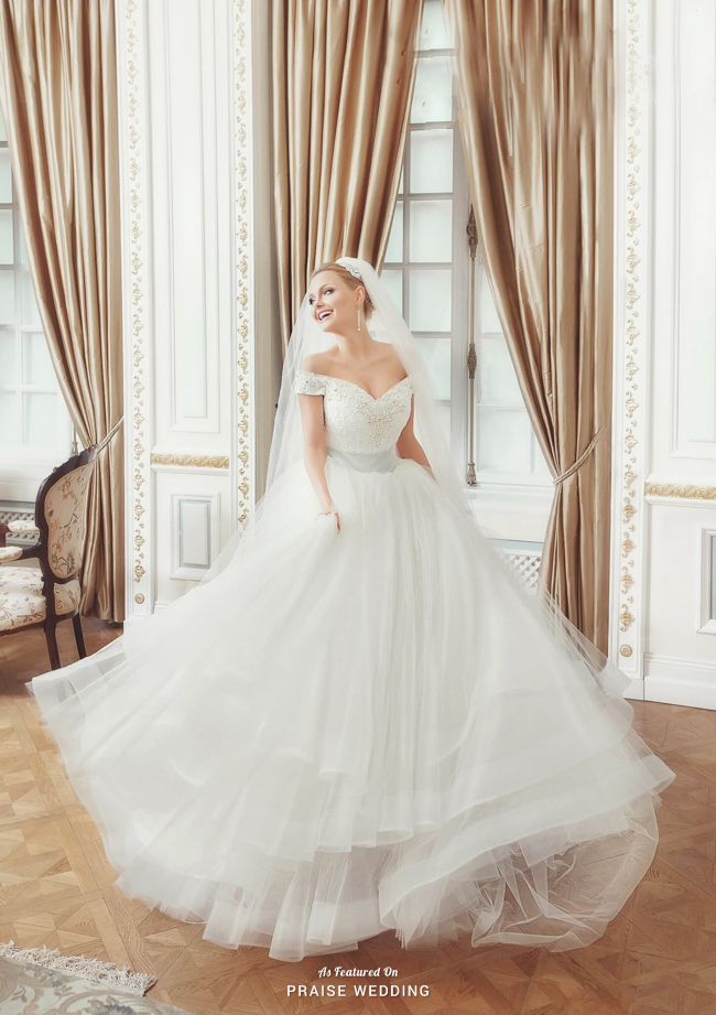 Classic, romantic, and sweet, we can't resist this graceful gown from Ange Etoiles!