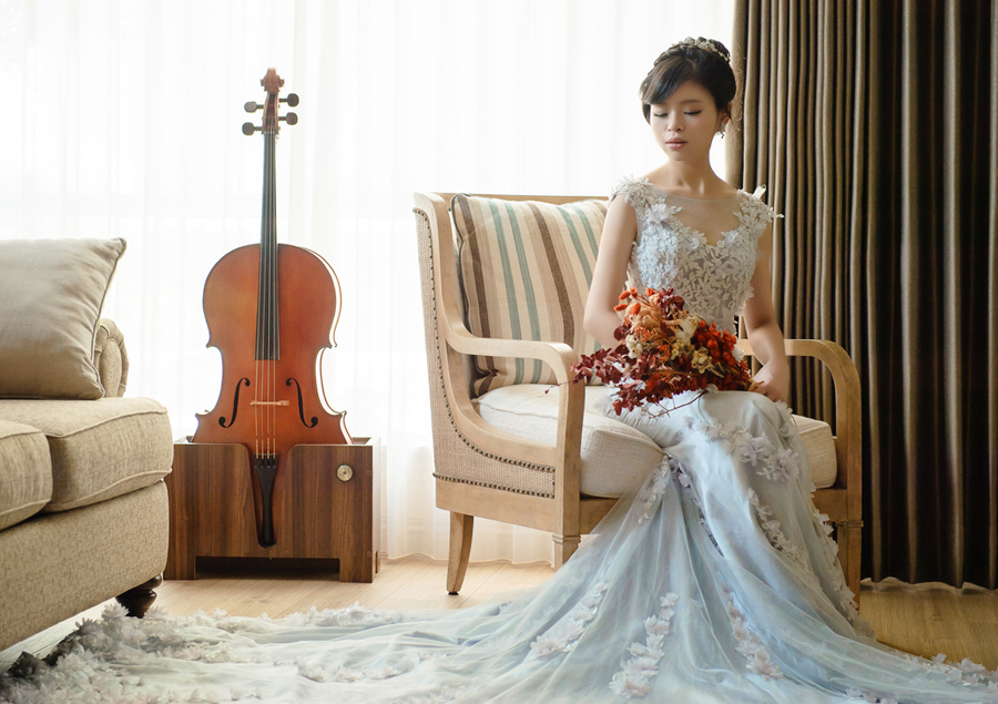 This bridal session is the definition of classic elegance!