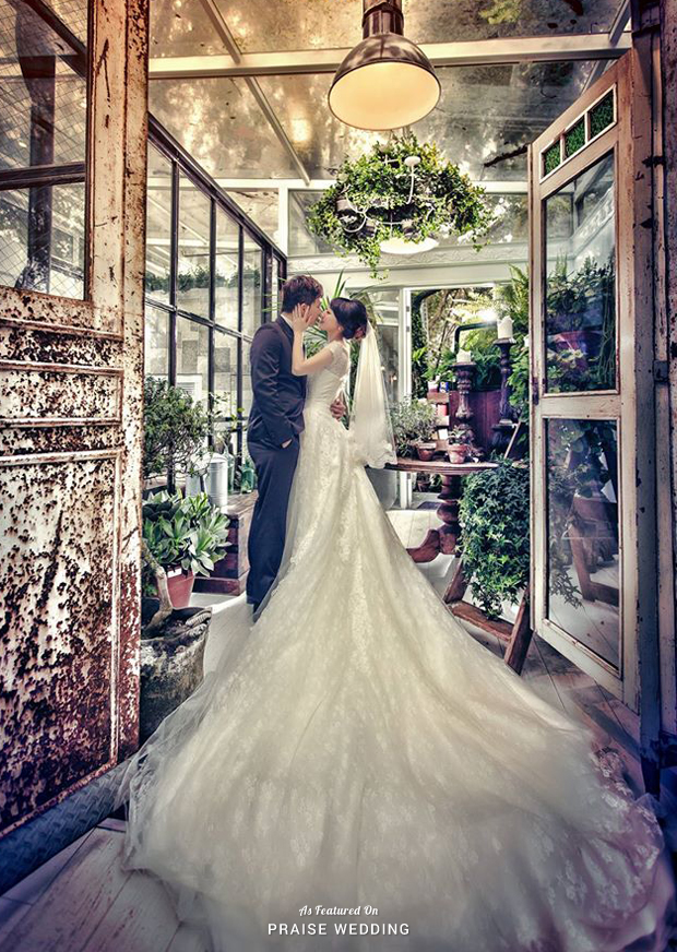 An awe-worthy prewedding photo featuring style and romance!