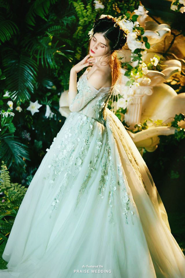 Oh this whimsical dress from W.H.Chen Haute Couture is absolute bliss! 