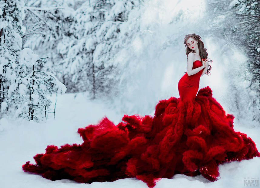 This stylish portrait is right out of the pages of an winter fairytale!