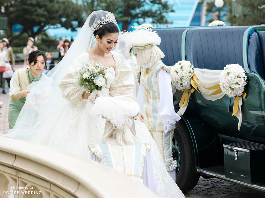 Nothing tells a fairy tale better than a Disneyland wedding in Tokyo! Indonesian celebrity couple, Harvey and Sandra, celebrated their love with a dreamy reception at the happiest place on Earth!