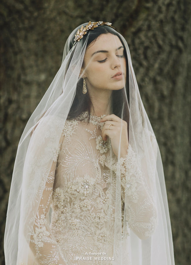 In love with this romantic chantilly lace drop veil from Gibson Bespoke!