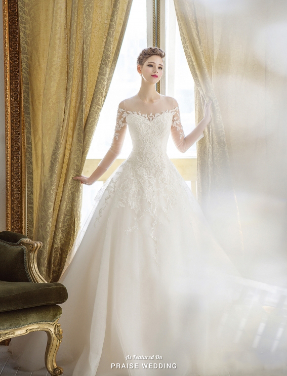 This chic laced wedding dress from Rose Rosa is beyond incredible! 