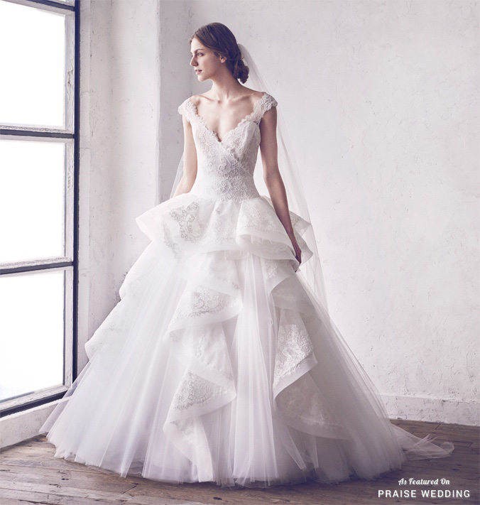 We can't resist this graceful gown from Hatsuko Endo overflowing with pure romance!