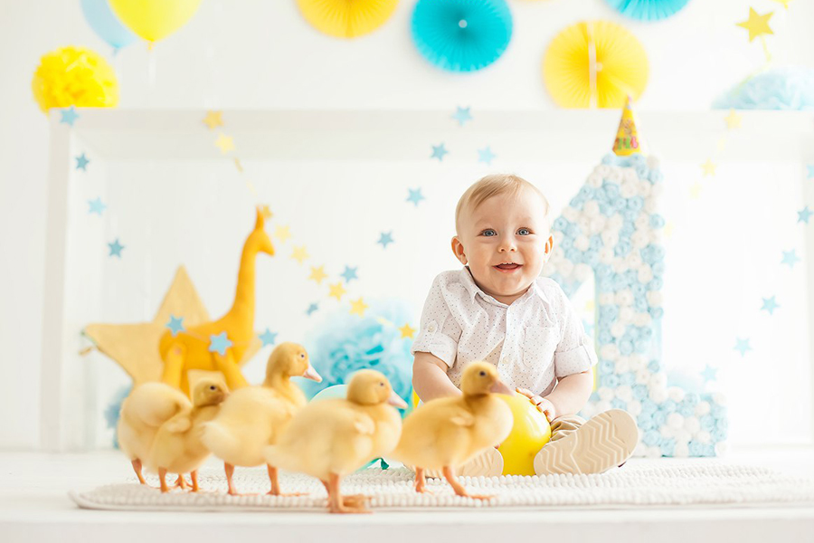 How adorable is this baby photo? Baby's first birthday celebration!