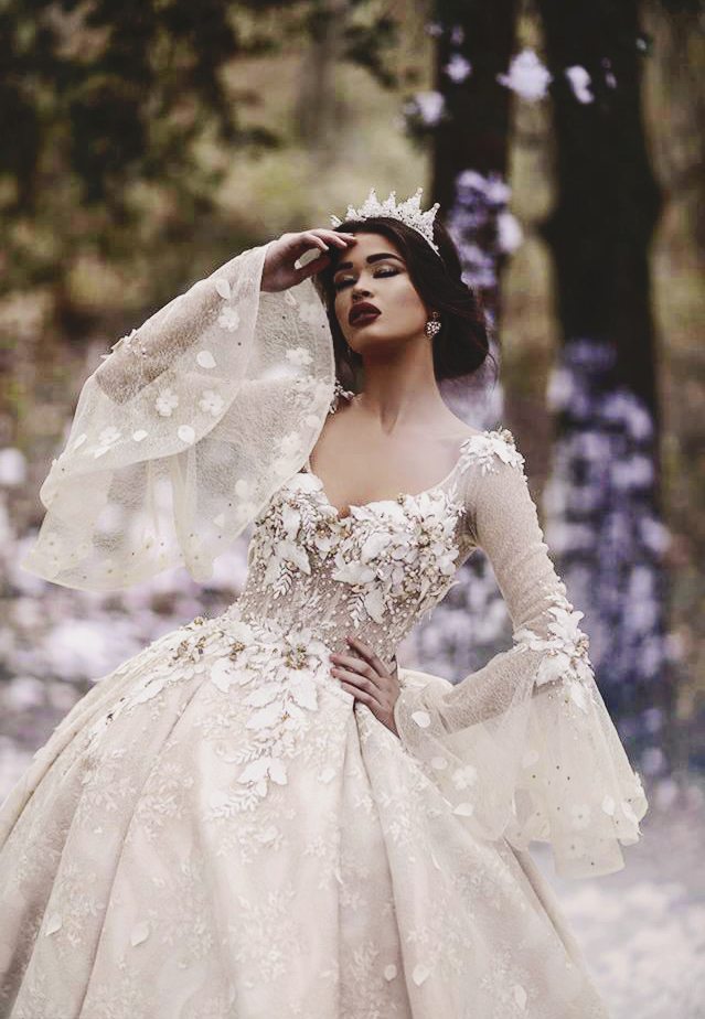 The perfect wedding dress for a magical winter wedding! This gown from Parukeri Estetike Merita is utterly romantic!