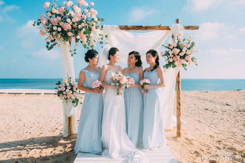 Beautiful bridal party portrait with a hint of fairytale charm!