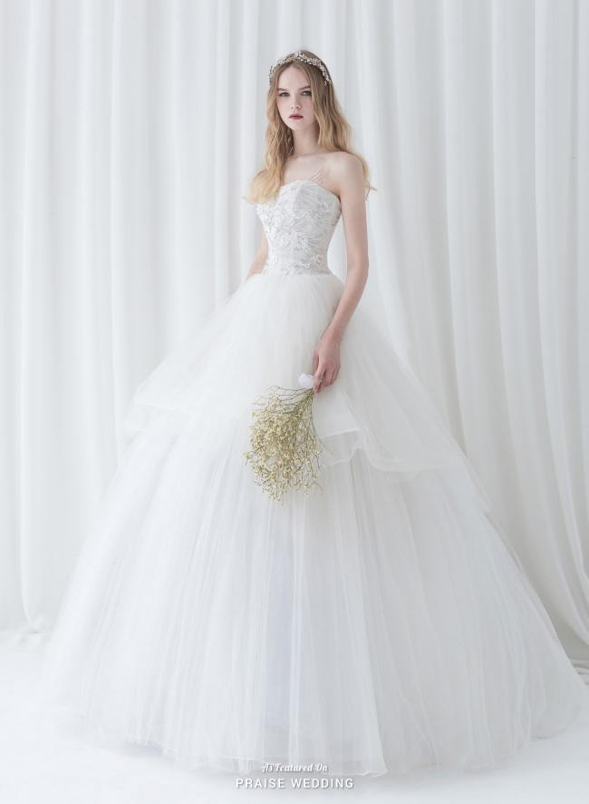 This dreamy elegant wedding dress from Jessica Lauren is obsession-worthy!