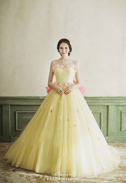 Adorable princess-worthy gown from YNS wedding featuring refreshing colors and blooming details!