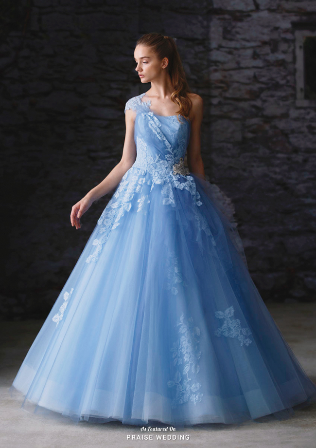 This modern Cinderella gown from Mirte will definitely make your faiytale dreams come true!