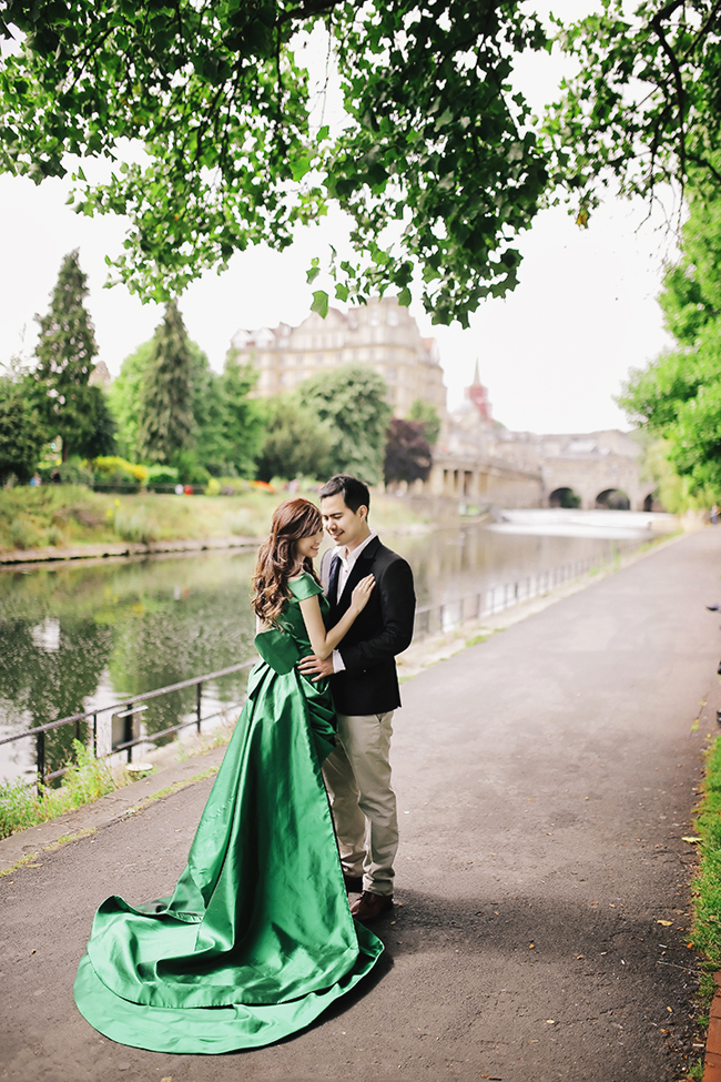 The pops of green is only one of our favorite things about this elegant prewedding shoot!