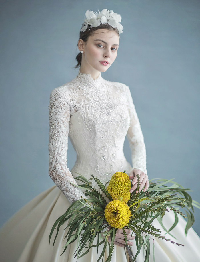 Asymmetrical halter neck wedding dress with floral waistband – Ramialali